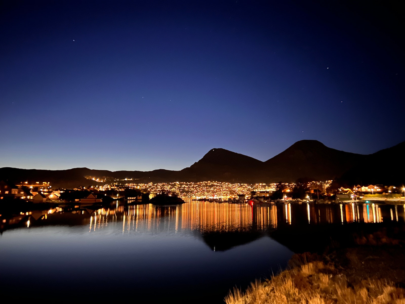 Utsikt mot Måløy fra Solvang Boligpark Galleribilde