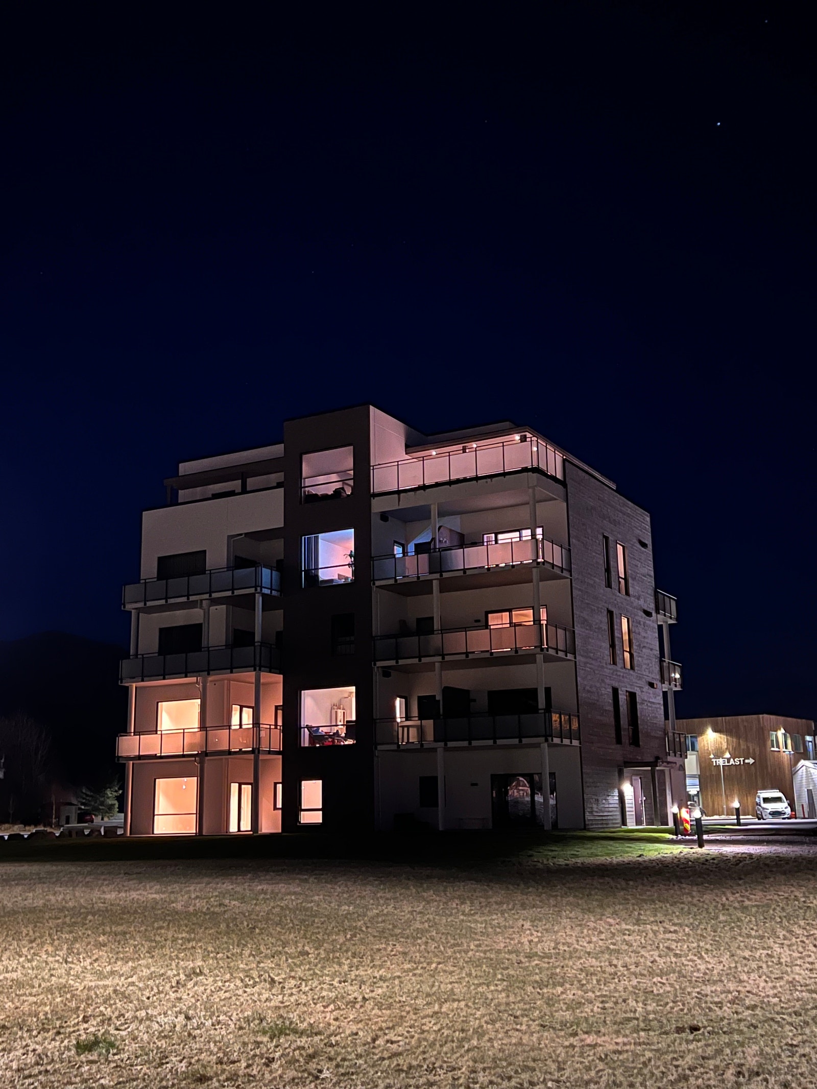 Solvang Boligpark - kveldsbilde leilighetsbygg B Galleribilde