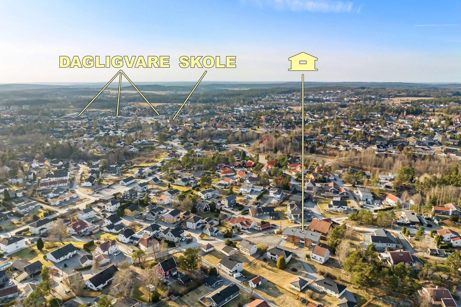 Kort vei til Hjortsberg skole, Strupe ungdomsskole og dagligvarebutikker på Brødløs. Galleribilde