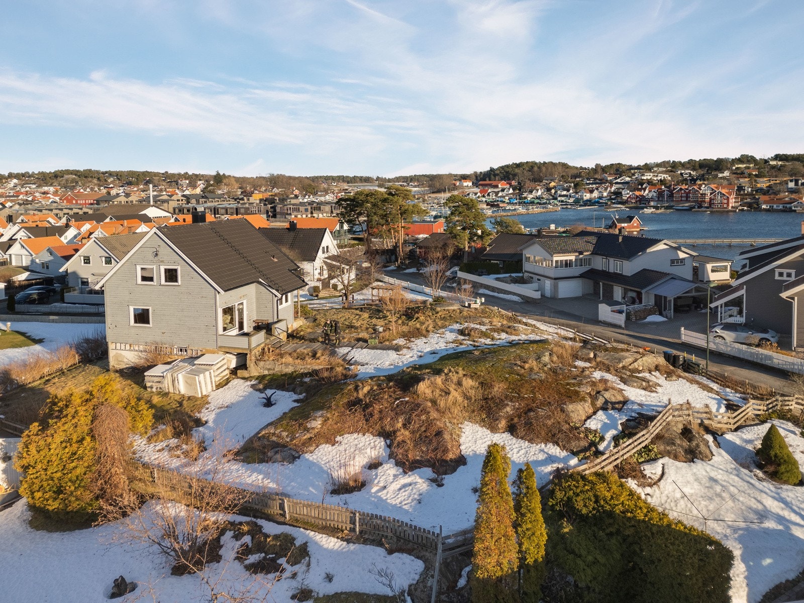 Bilde av tomt. Huset vil holde en høy standard, med herdet tregulv, delikate fliser, store vinduer og utstrakt bruk av gulvvarme. Galleribilde