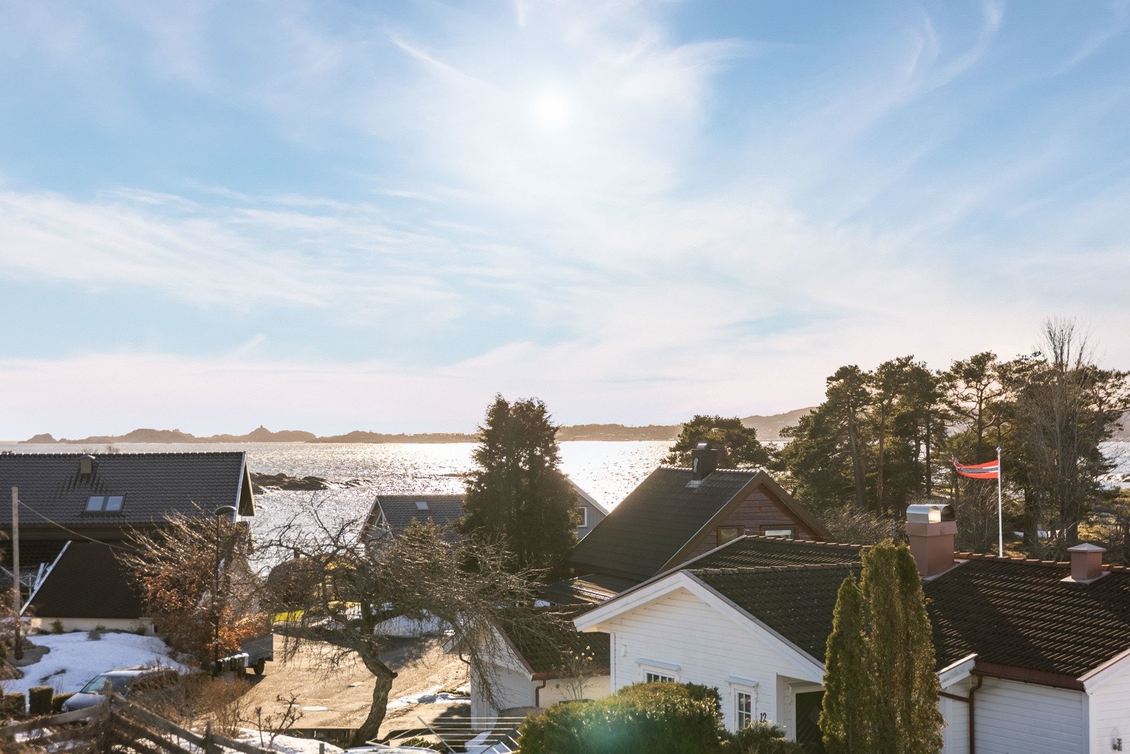 Beliggenheten er meget ettertraktet og barnevennlig, nært skoler, dagligvare, badestrender og flotte turområder. Galleribilde