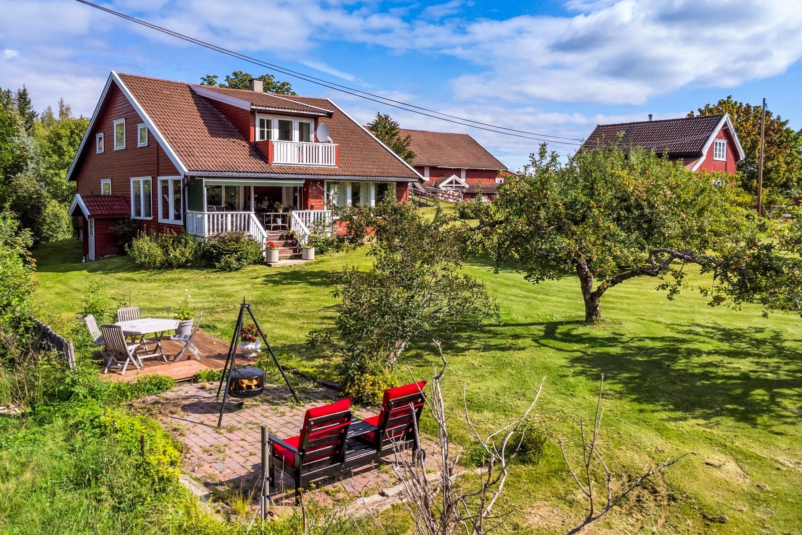Et av husene på gården i Røyken Galleribilde