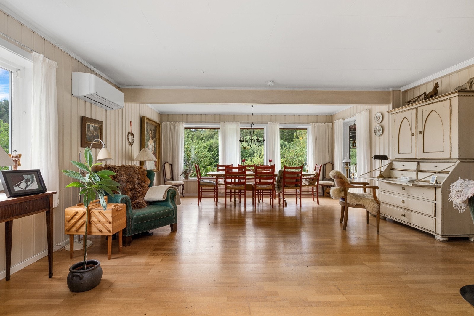 Stua i huset på gården i Røyken Galleribilde