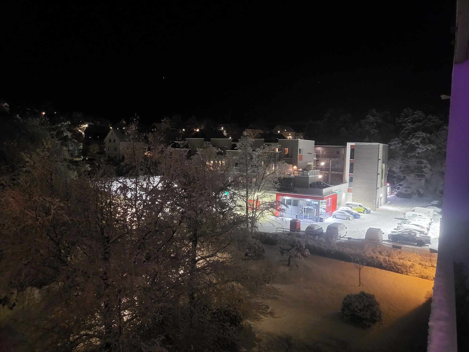 Butikk rett utenfor ( med liten varmdisk ) Galleribilde