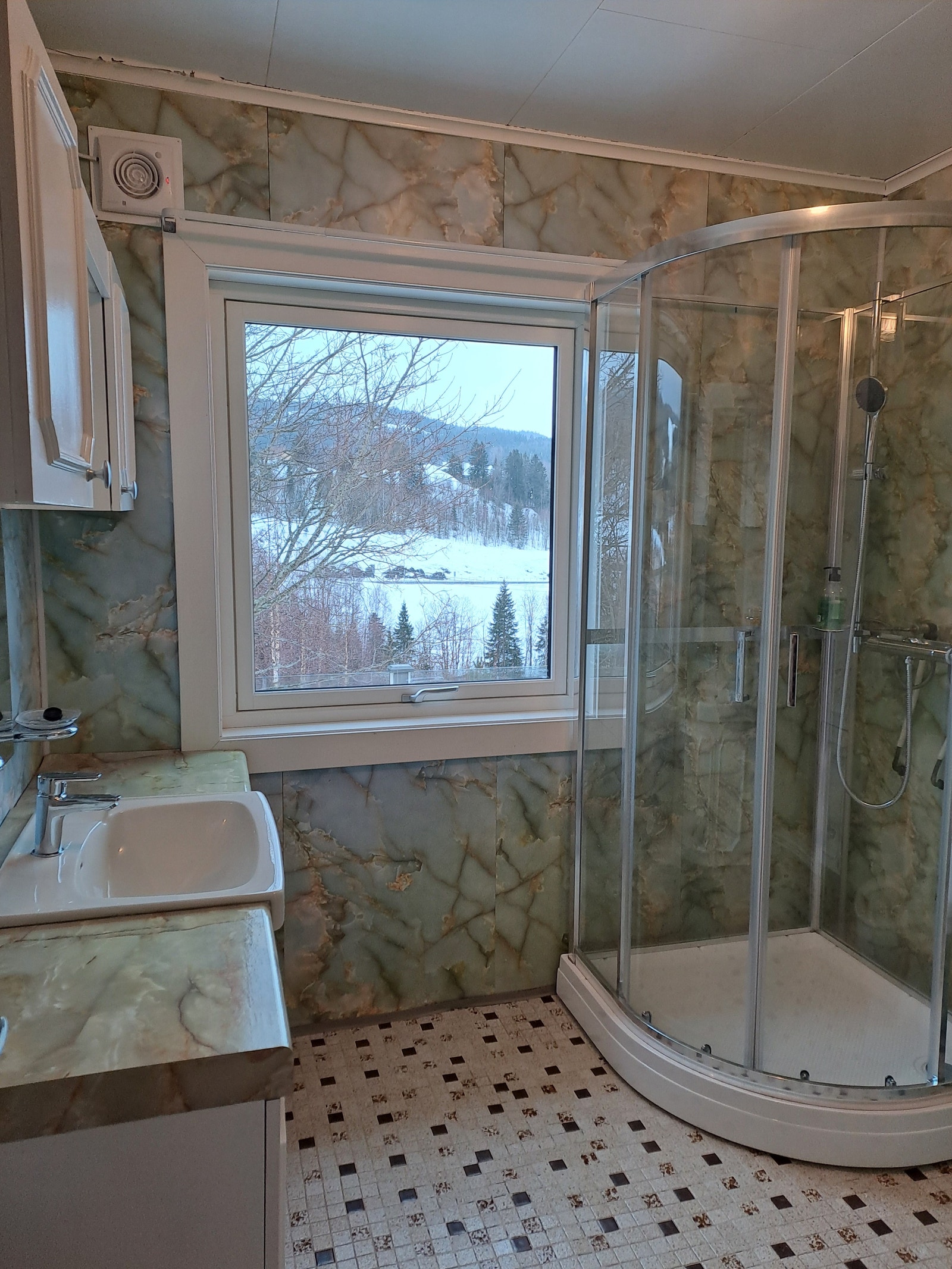Bad. Helt nytt dusjkabinett. Galleribilde