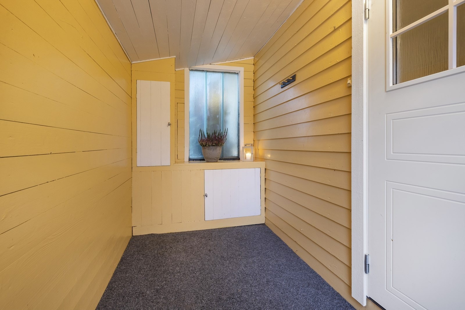 Overbygg ved inngangsdør Galleribilde