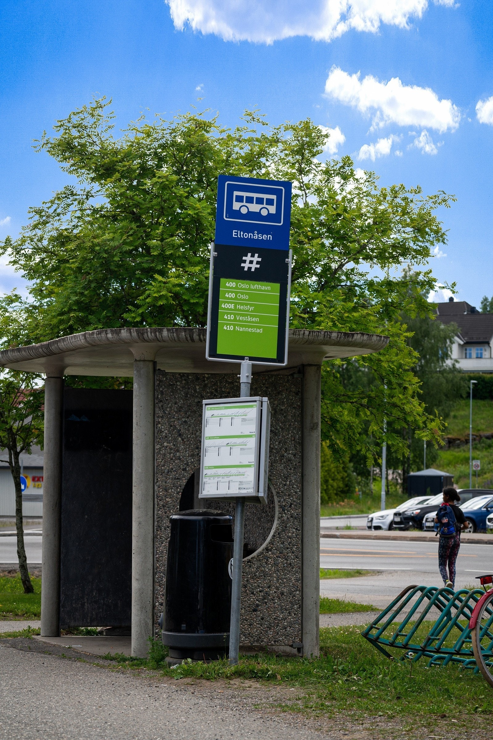 Kollektivtilbudet i område består av buss og holdeplassen ligger i gangavstand til prosjektet Galleribilde
