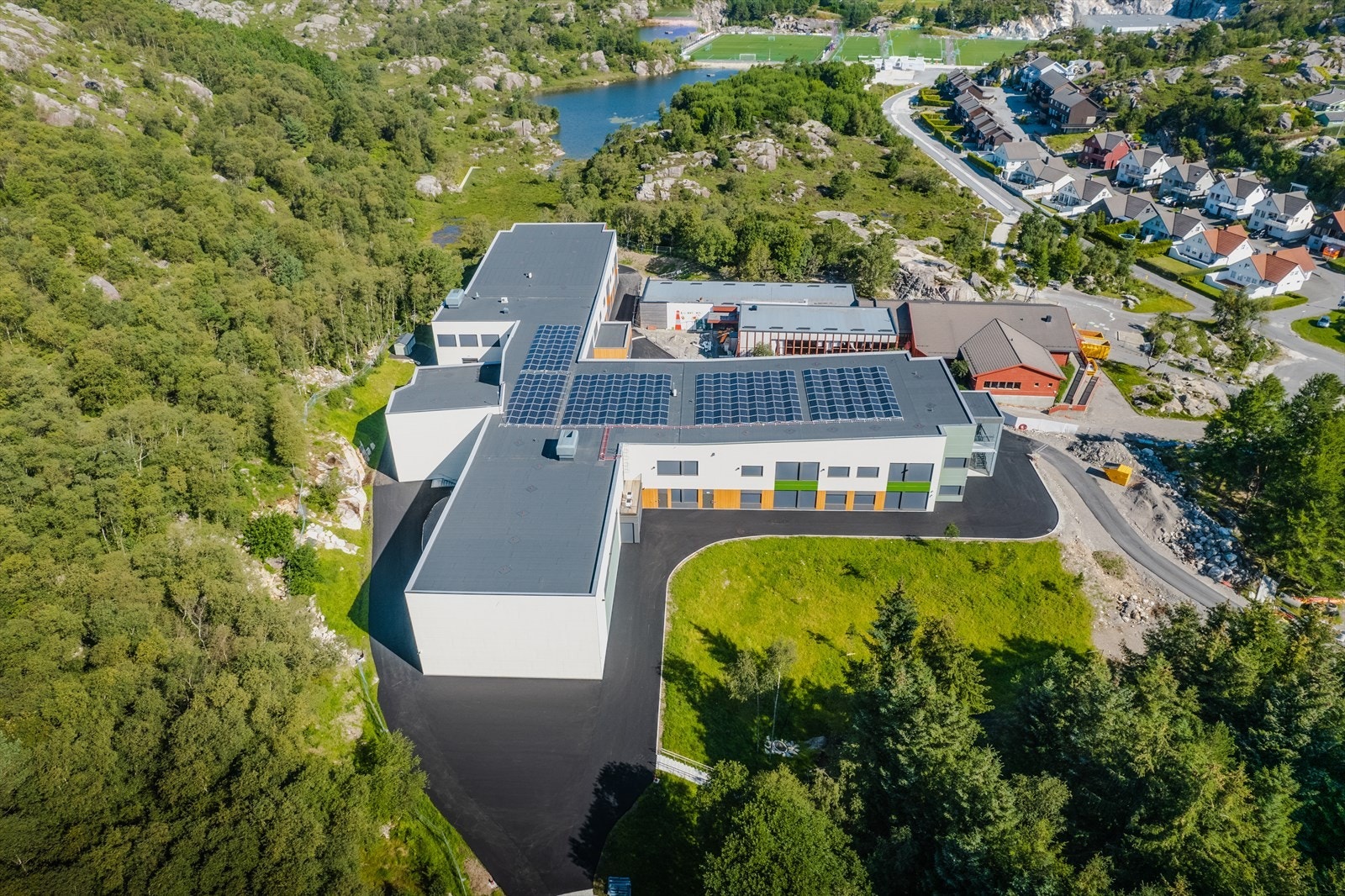 Nye Eigerøy Skole - moderne skole Galleribilde