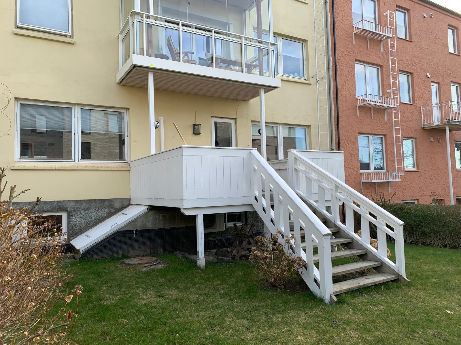 Veranda fra hagen Galleribilde