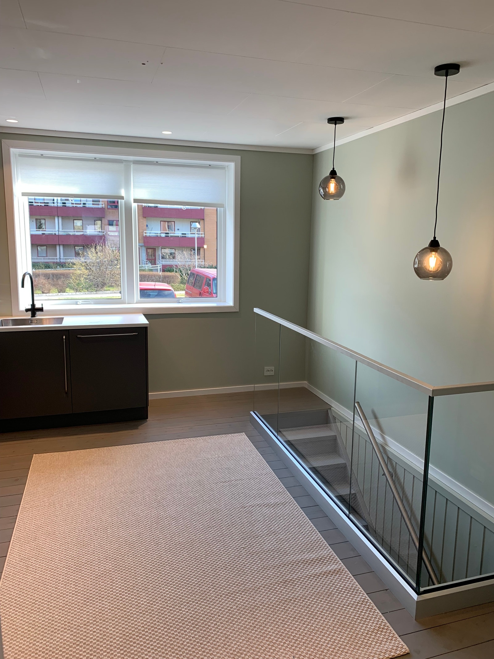 Kjøkken - trapp ned til u-etg Galleribilde