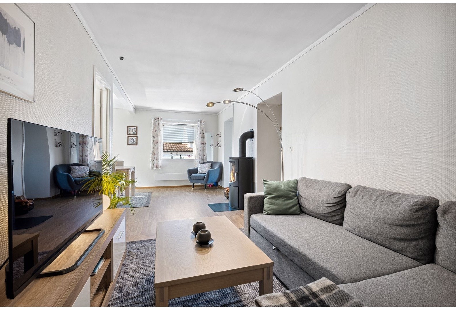 Spisestue/stue med peis Galleribilde