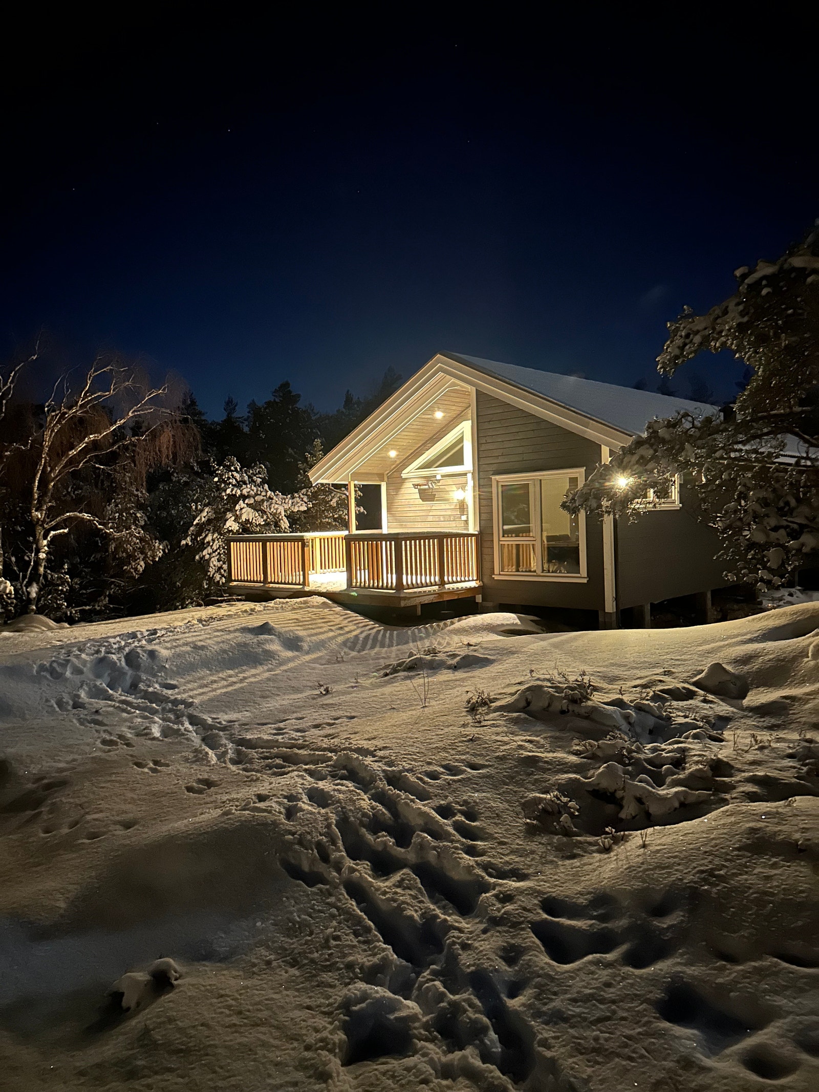 Bilde av hytta, vinter 2023. Galleribilde