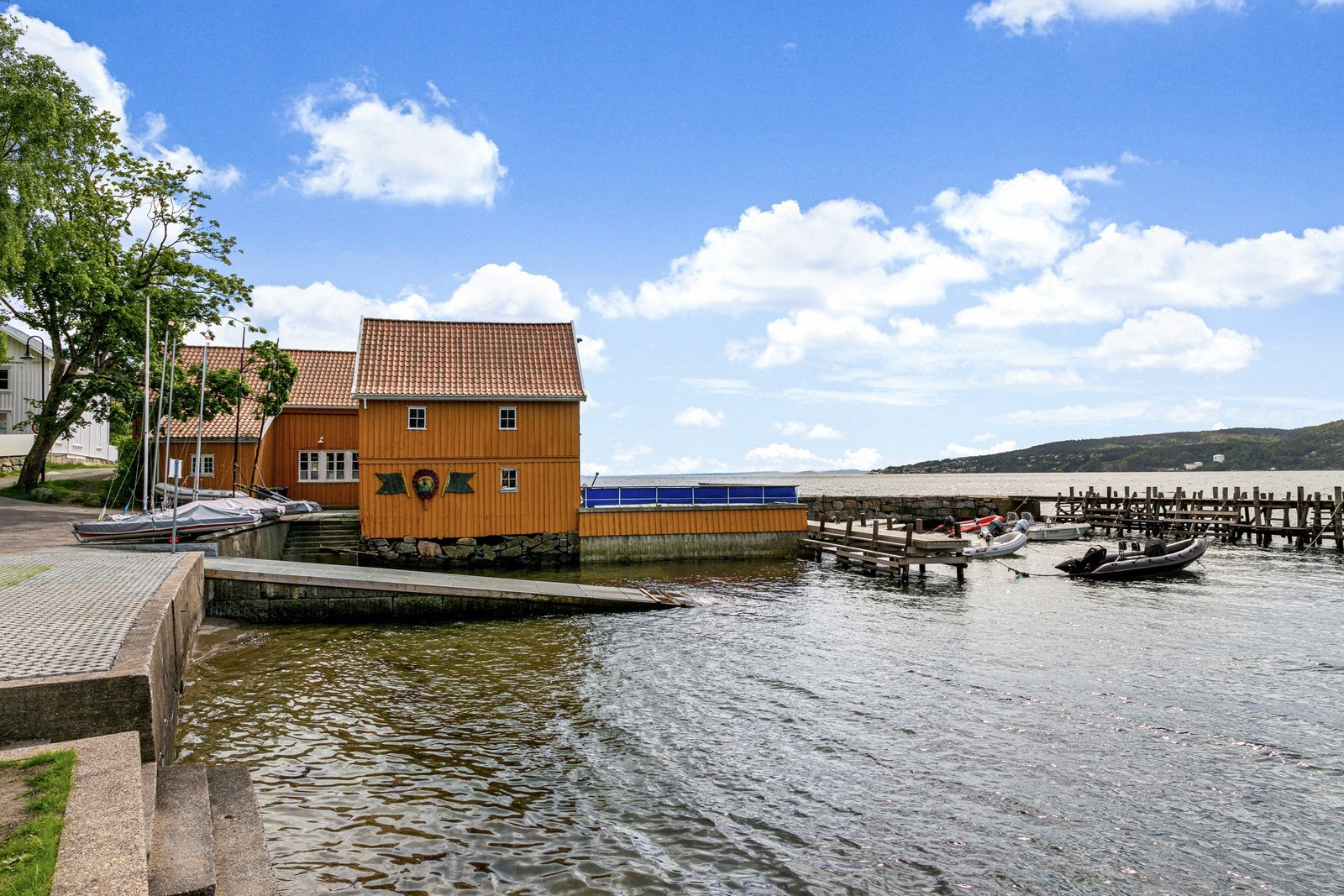 Hvitsten - en perle ved fjorden, få km
unna Pepperstad Terrasse Galleribilde