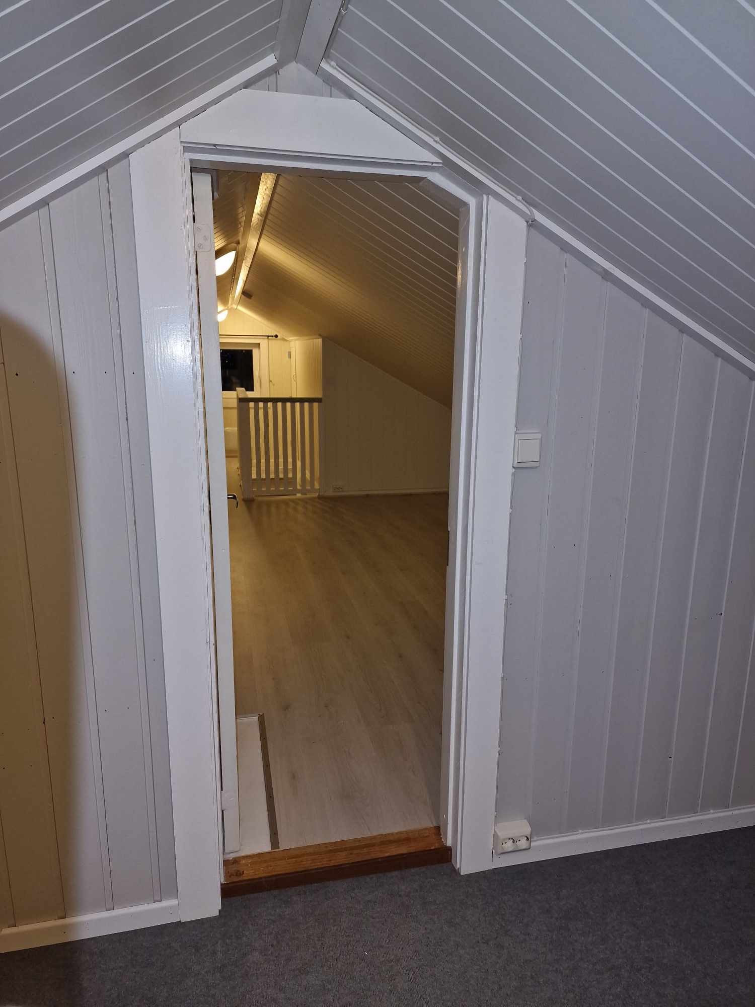 Fra loftsrommet og ut i loftsstua Galleribilde