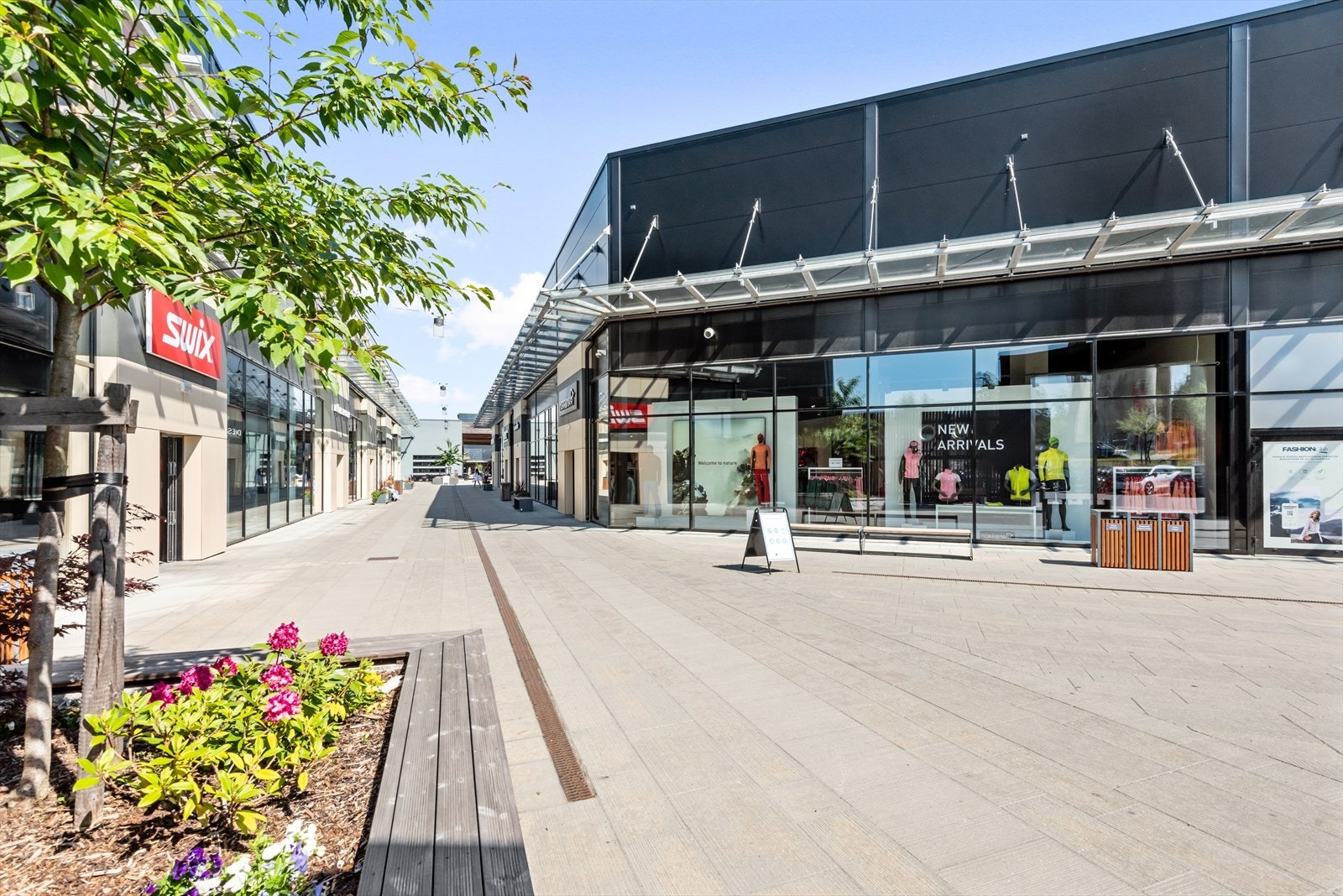 Populære Oslo Fashion Outlet er beliggende på Vestby Nord. Med bil er du der på ca. 5 min. Galleribilde