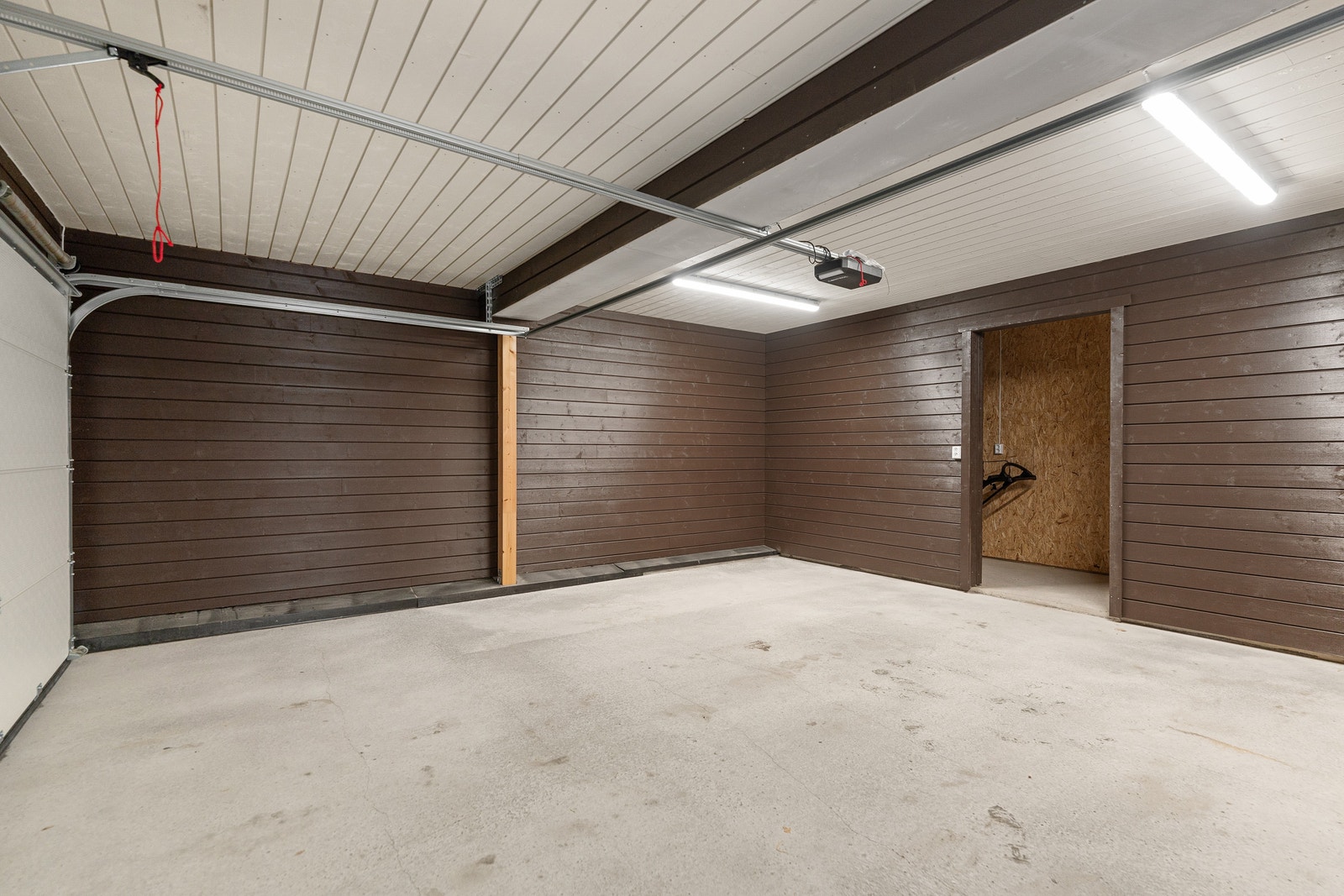 Dobbelt garasje med stor sportsbod Galleribilde