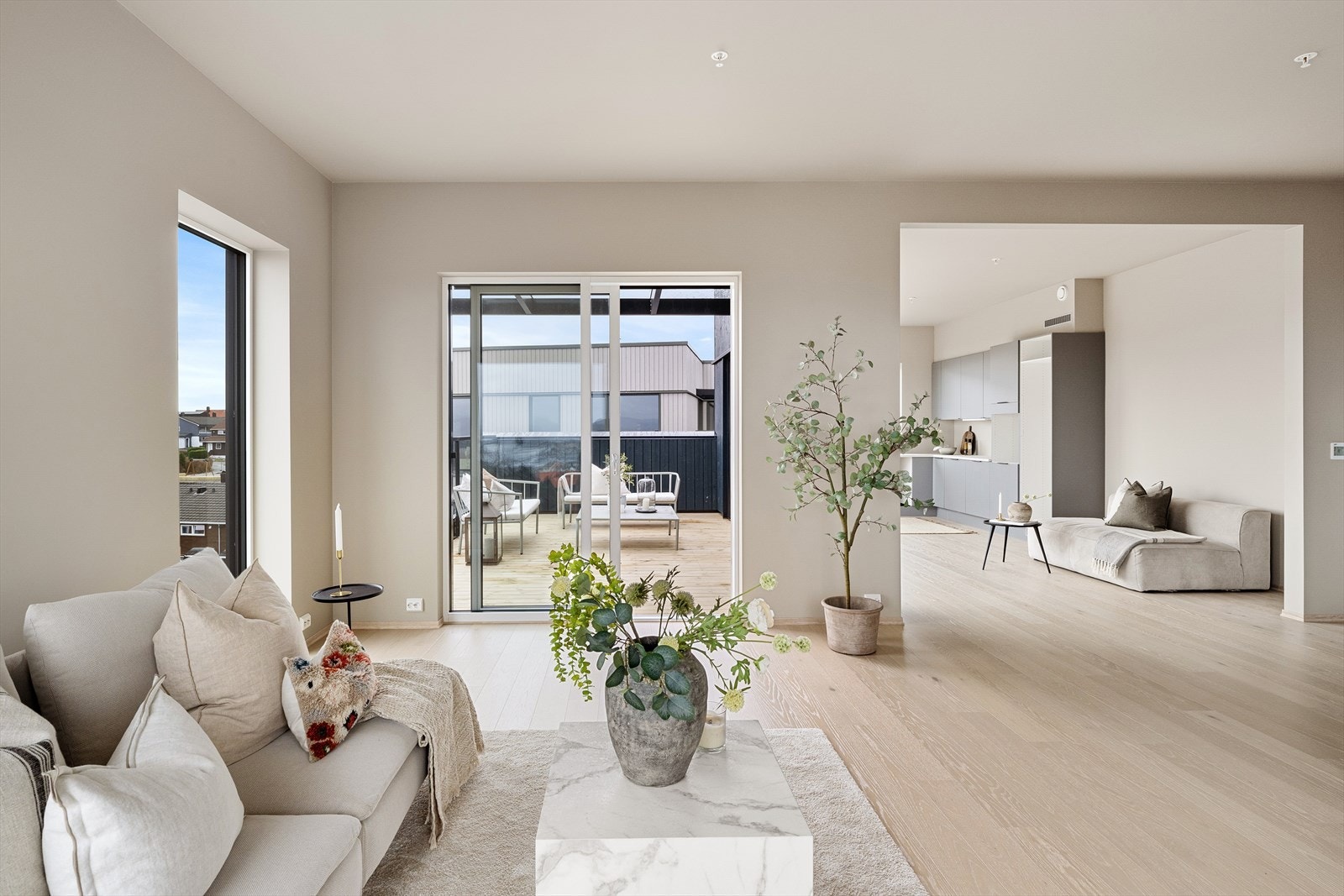 Videre fra stuen kommer man til kjøkkenet. Galleribilde