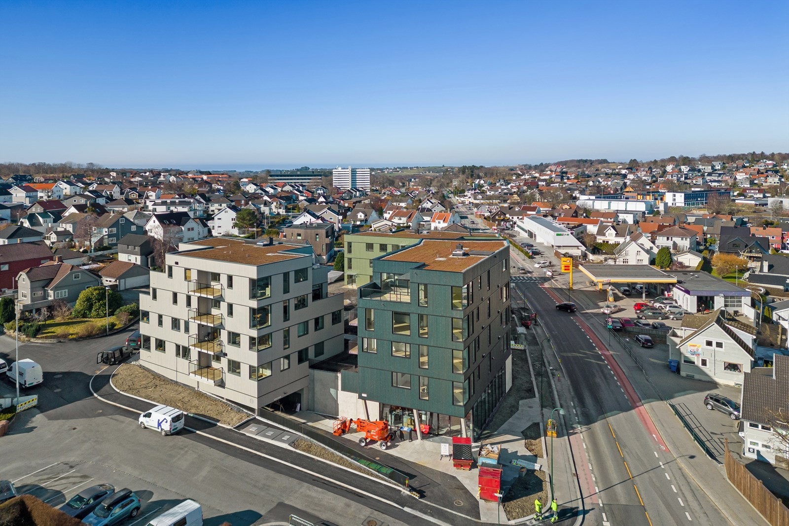 Med to balkonger til leiligheten, vendt mot sørøst og sørvest, vil du kunne nye solen store deler av dagen. Galleribilde