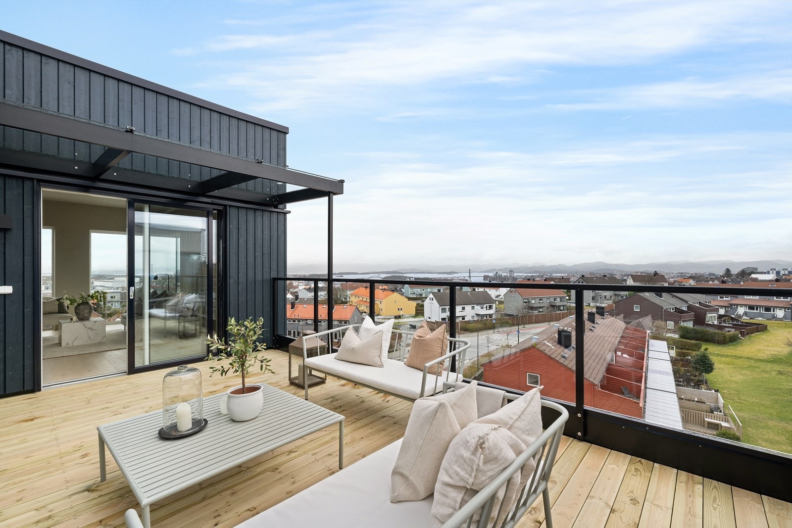 Fabelaktig utsikt og solforhold. Galleribilde