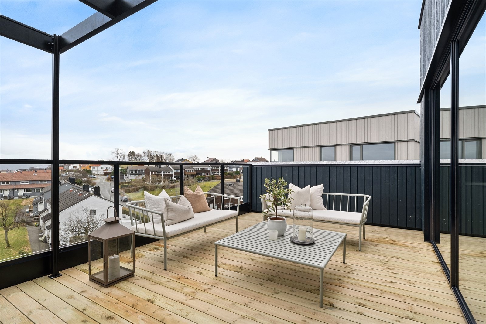 Glasstak overbygget deler av terrassen Galleribilde