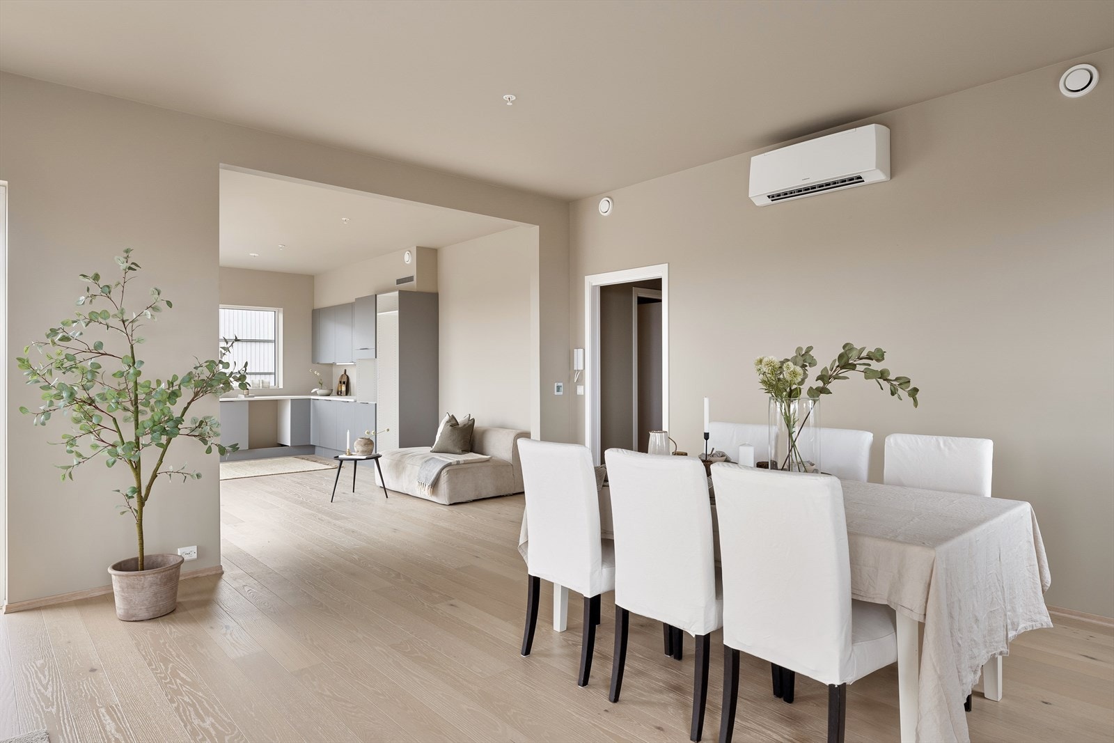 Plass til stort spisebord. Galleribilde