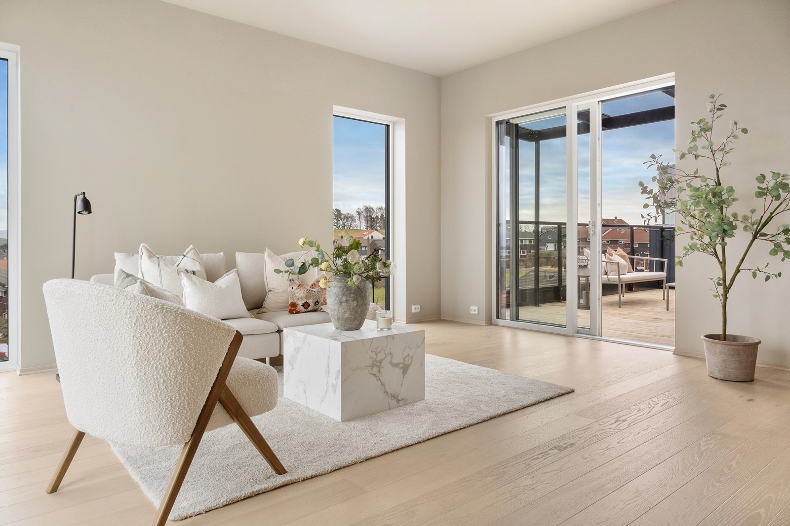 Glasstak overbygget deler av terrassen. Galleribilde