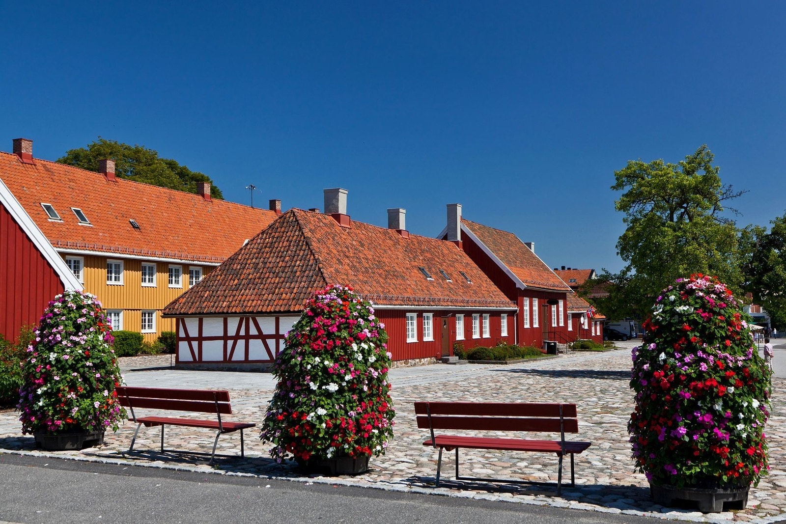 Med sjarmerende smågater, eldre trehus og et vell av serveringssteder kalles Stavern Norges smilehull Galleribilde