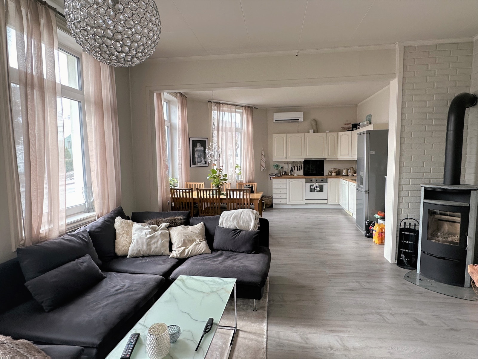 Stue og kjøkken Galleribilde