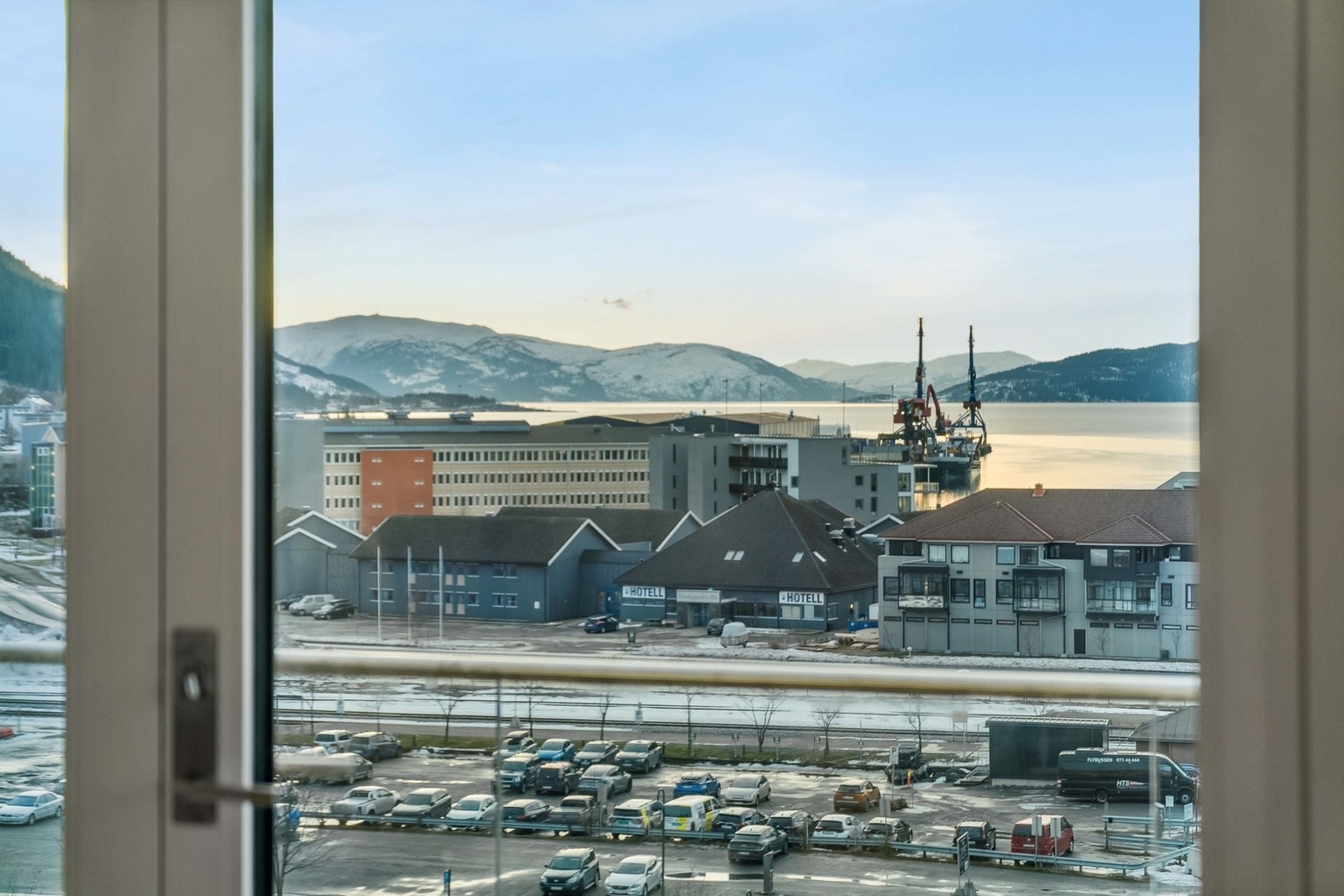 Fra stuen er det adkomst til en flott balkong. Galleribilde