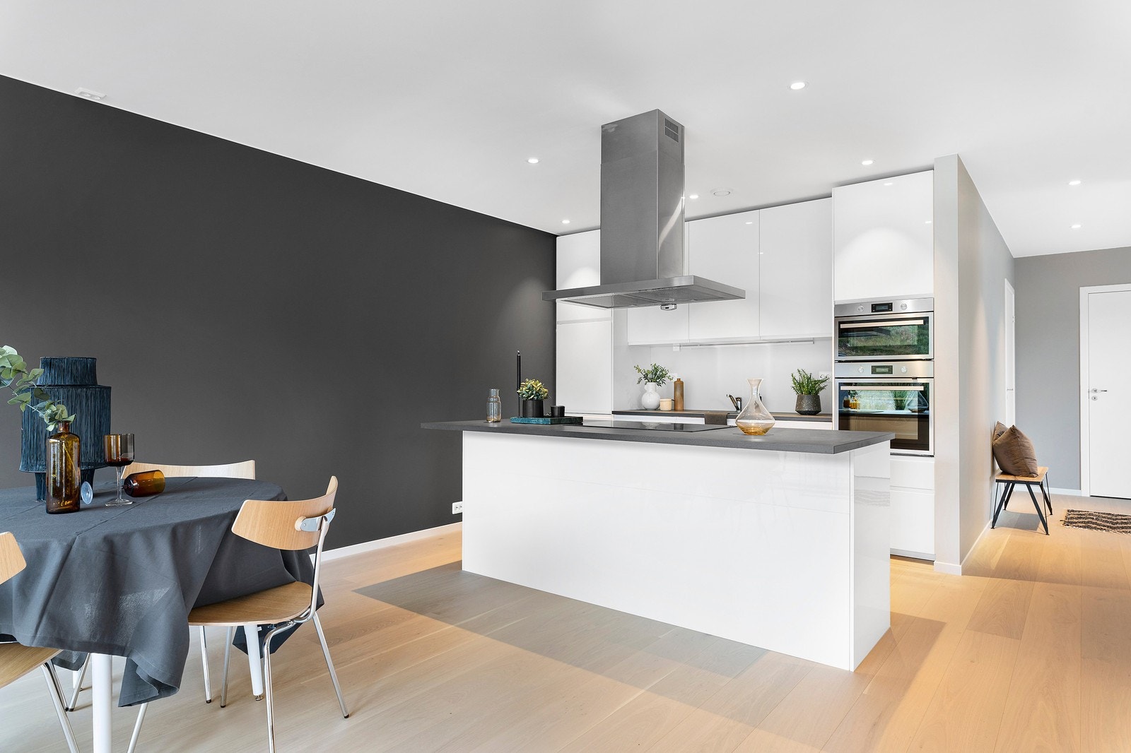 Kjøkkenløsning m/ kjøkkenøy tilsvarende løsning som er medtatt i leveranse Galleribilde