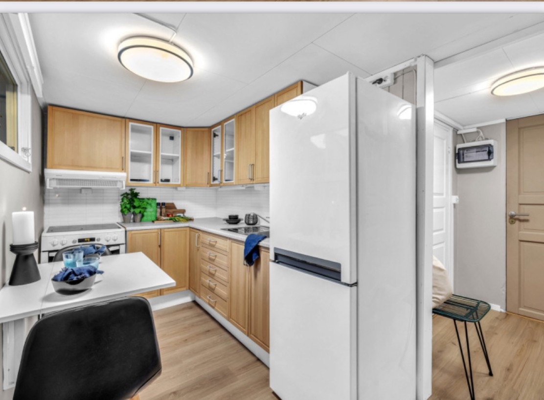 Kjøkken. Spisebordet kommer med Galleribilde