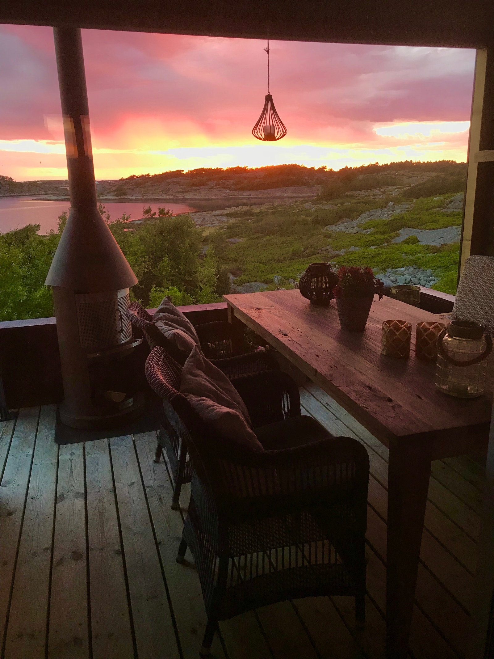 Terrasse mot vest, peis og varmeovn i tak Galleribilde