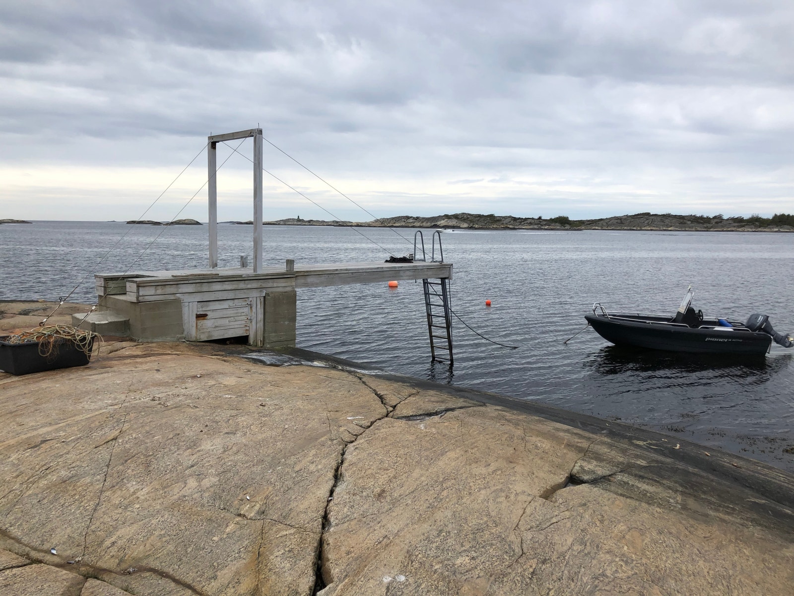 Egen brygge med båtfeste Galleribilde