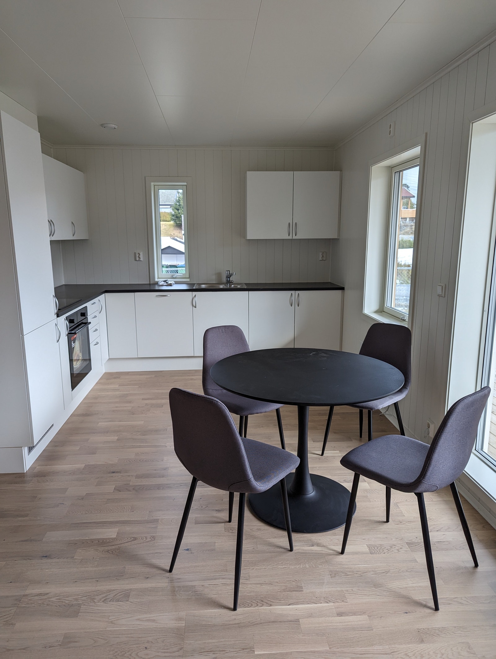 Kjøkken med spiseplass Galleribilde