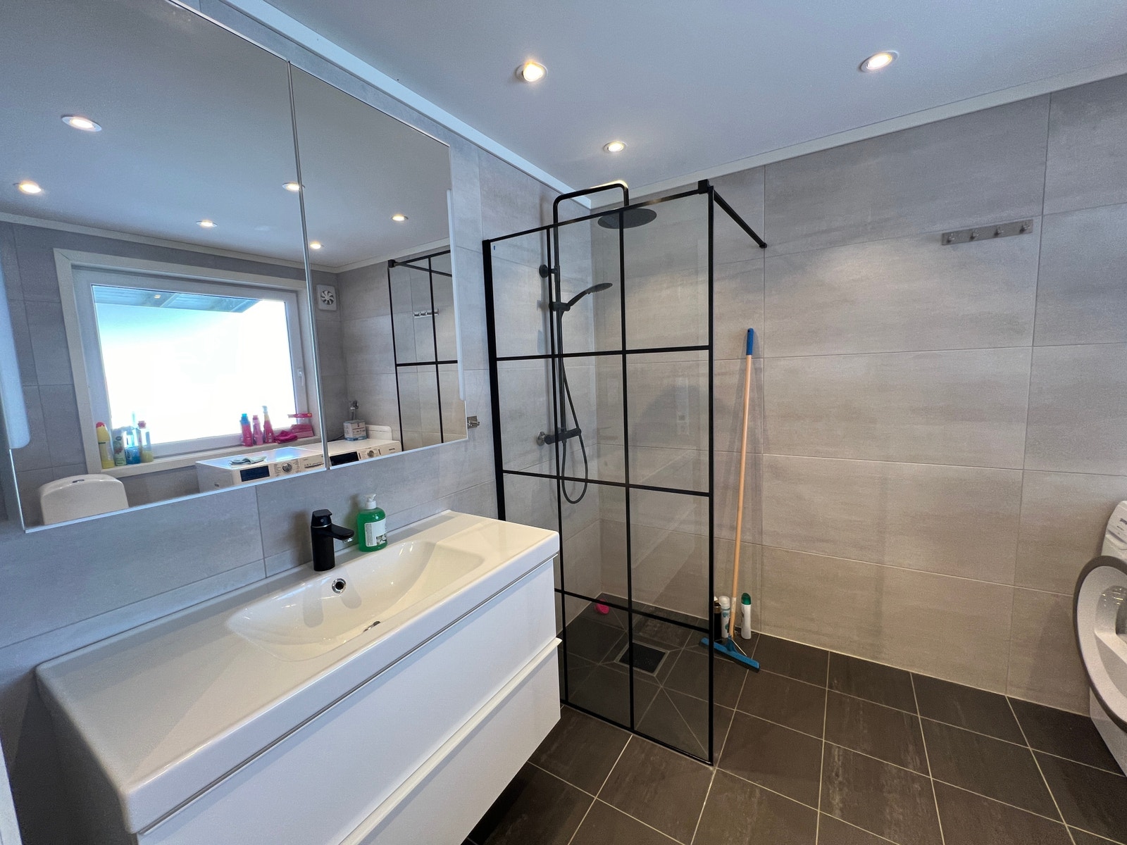 Stort speil og vask Galleribilde