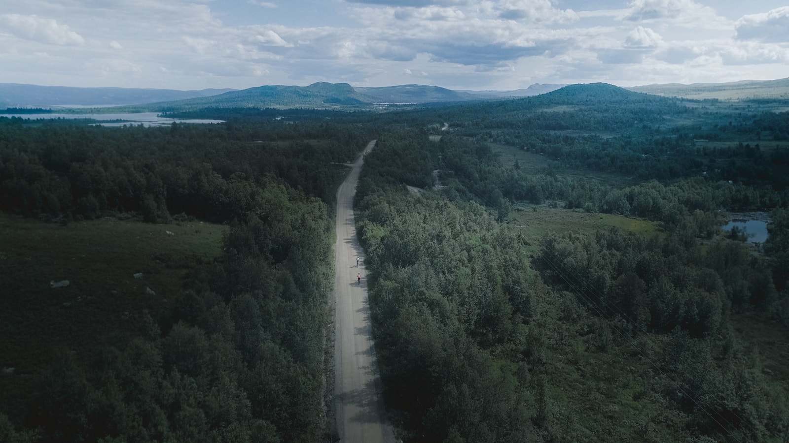 Øvre smådøl med Trolltjernstulen hytteområde til høyre i bilde. Eldorado for friluftsliv hele året. Galleribilde