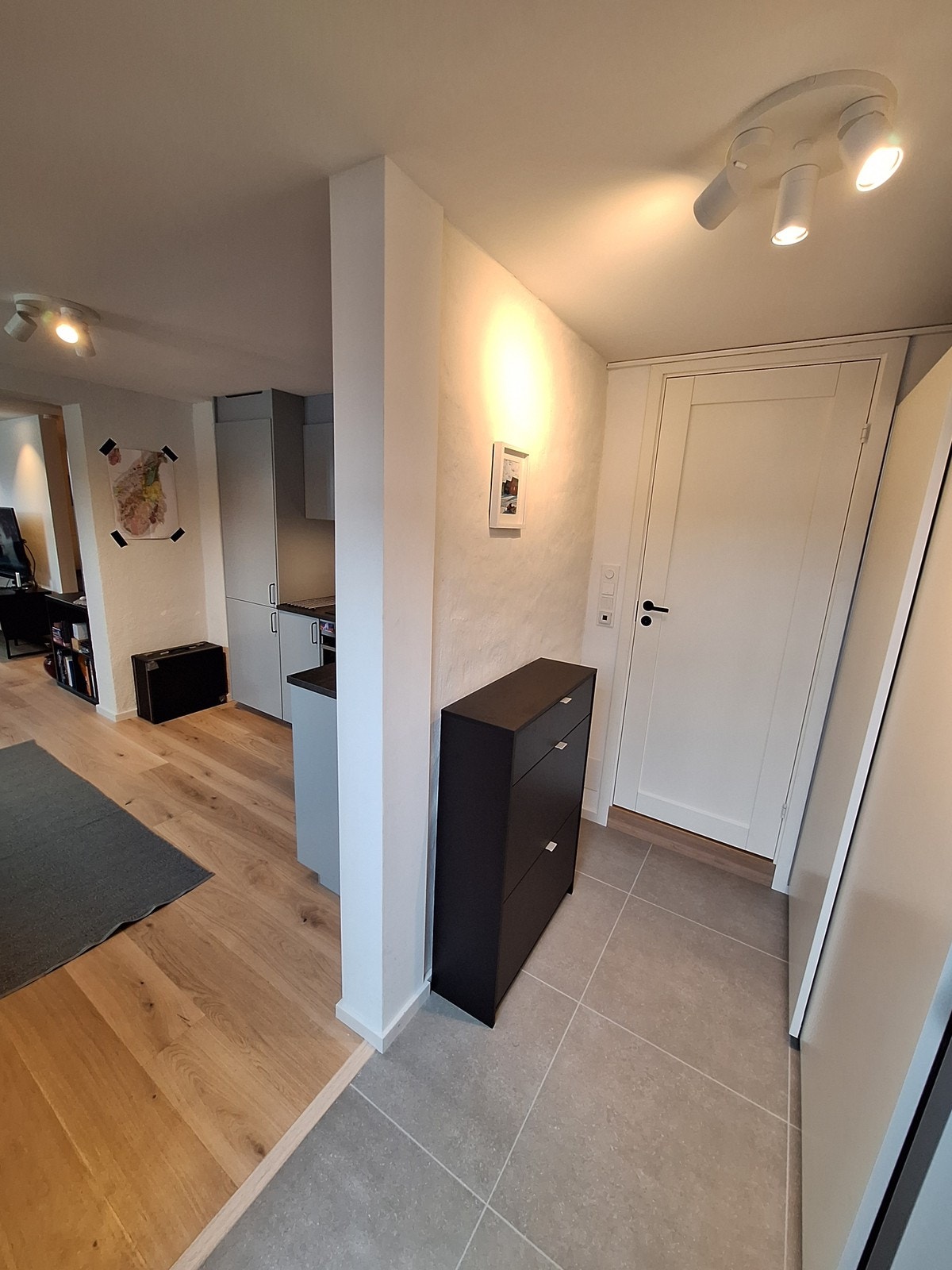 Gang mot kjøkken Galleribilde