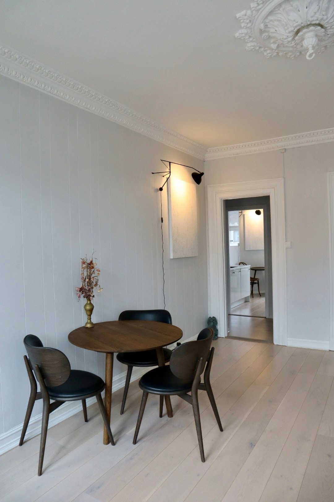 Spisebord med plass til 4 Galleribilde