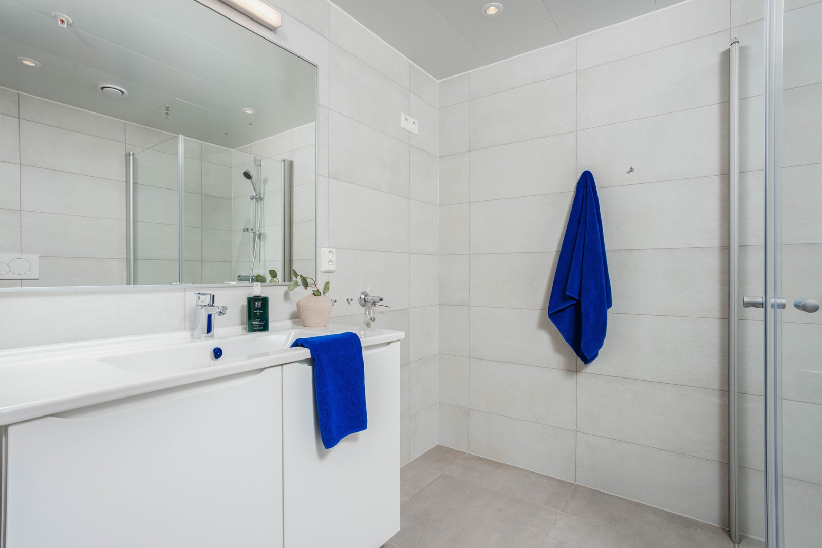 På badet finner du opplegg for vaskemaskin. Galleribilde