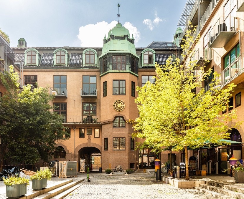 Bakgård Galleribilde