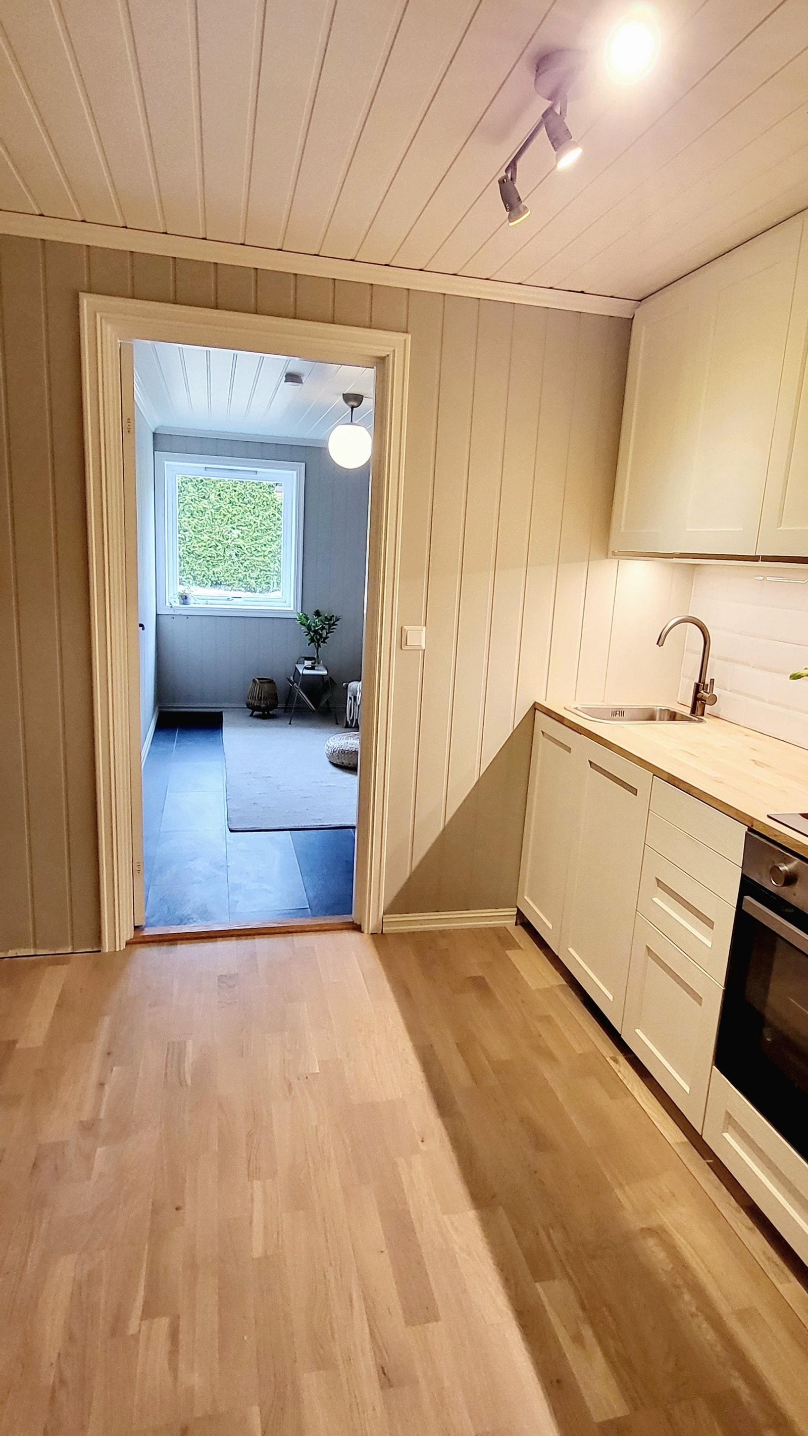 Kjøkken med oppvaskmaskin Galleribilde