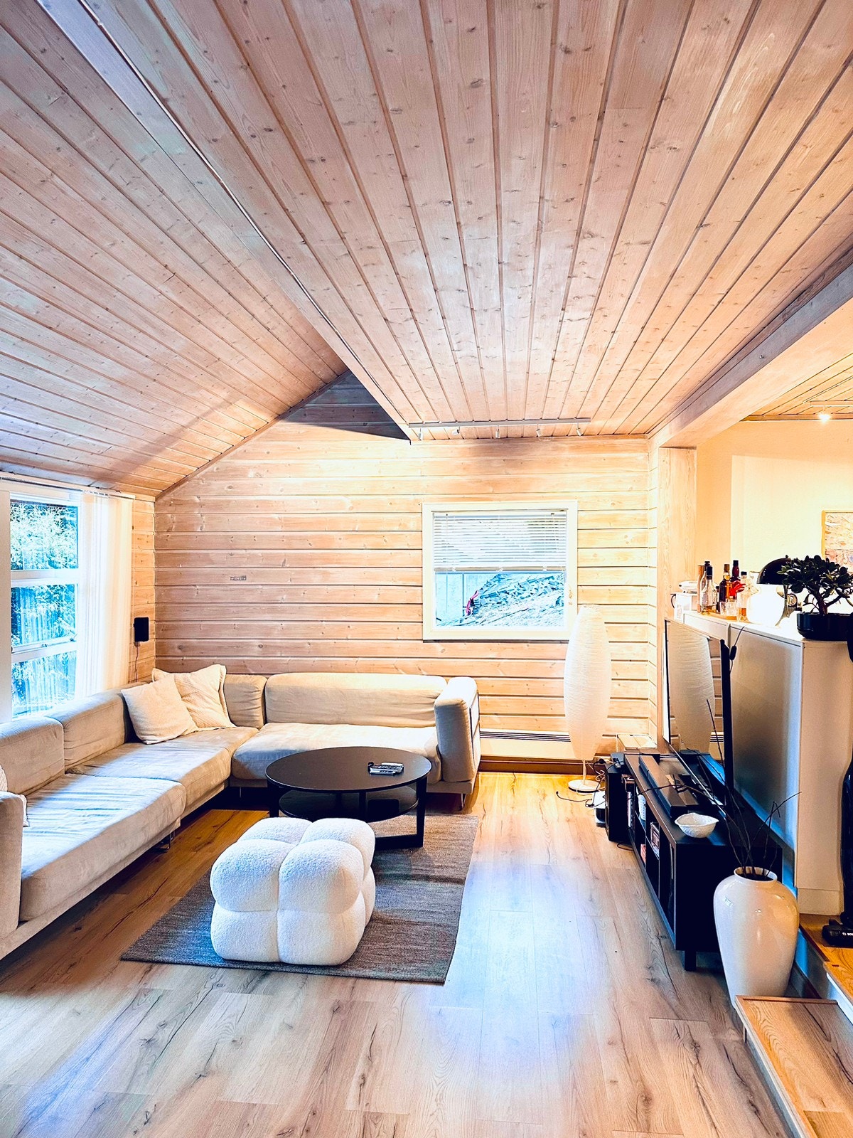 lys stue med god takhøyde Galleribilde