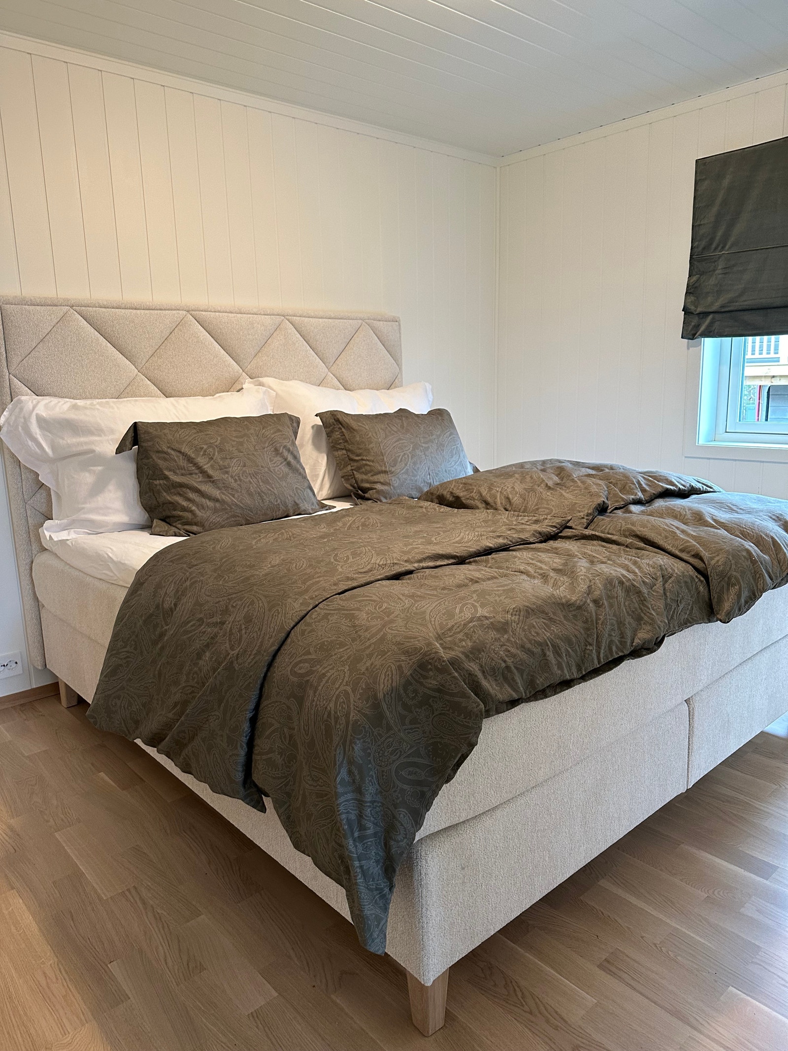 Soverom 1, seng 180 cm bred og 200 cm lang. Galleribilde