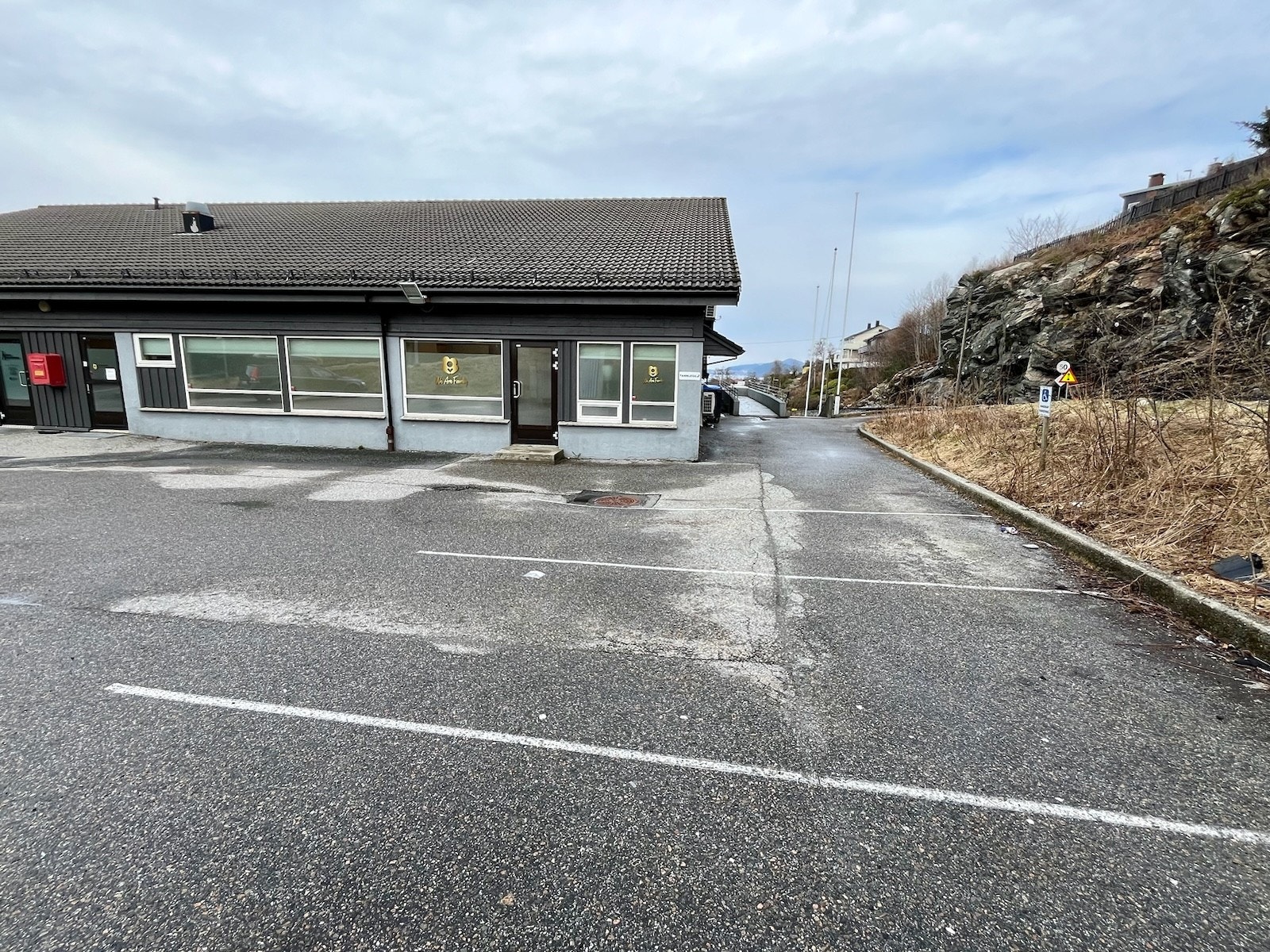 Parkering rett utenfor Galleribilde