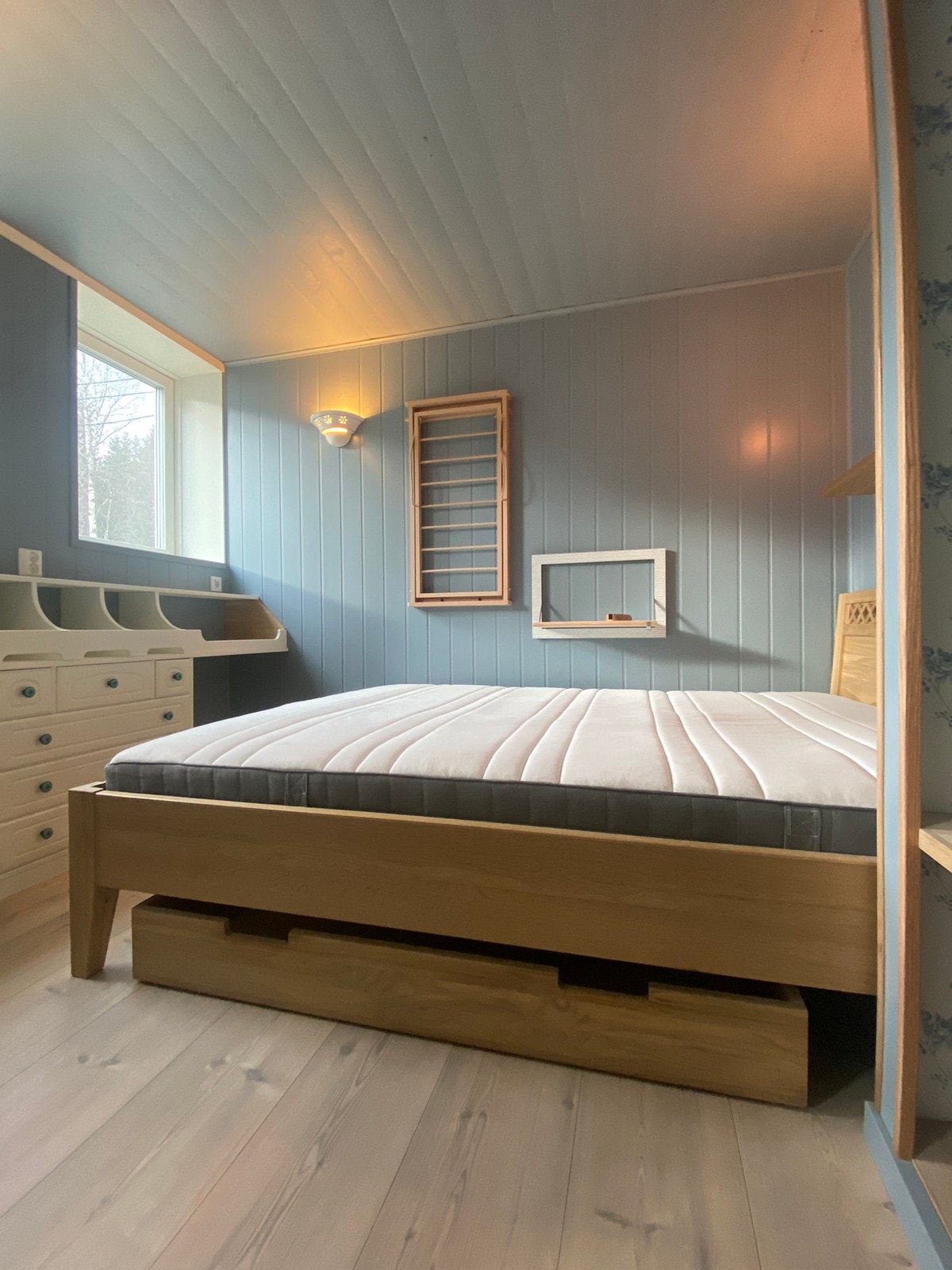 Plassbygd kommode og garderobe Galleribilde