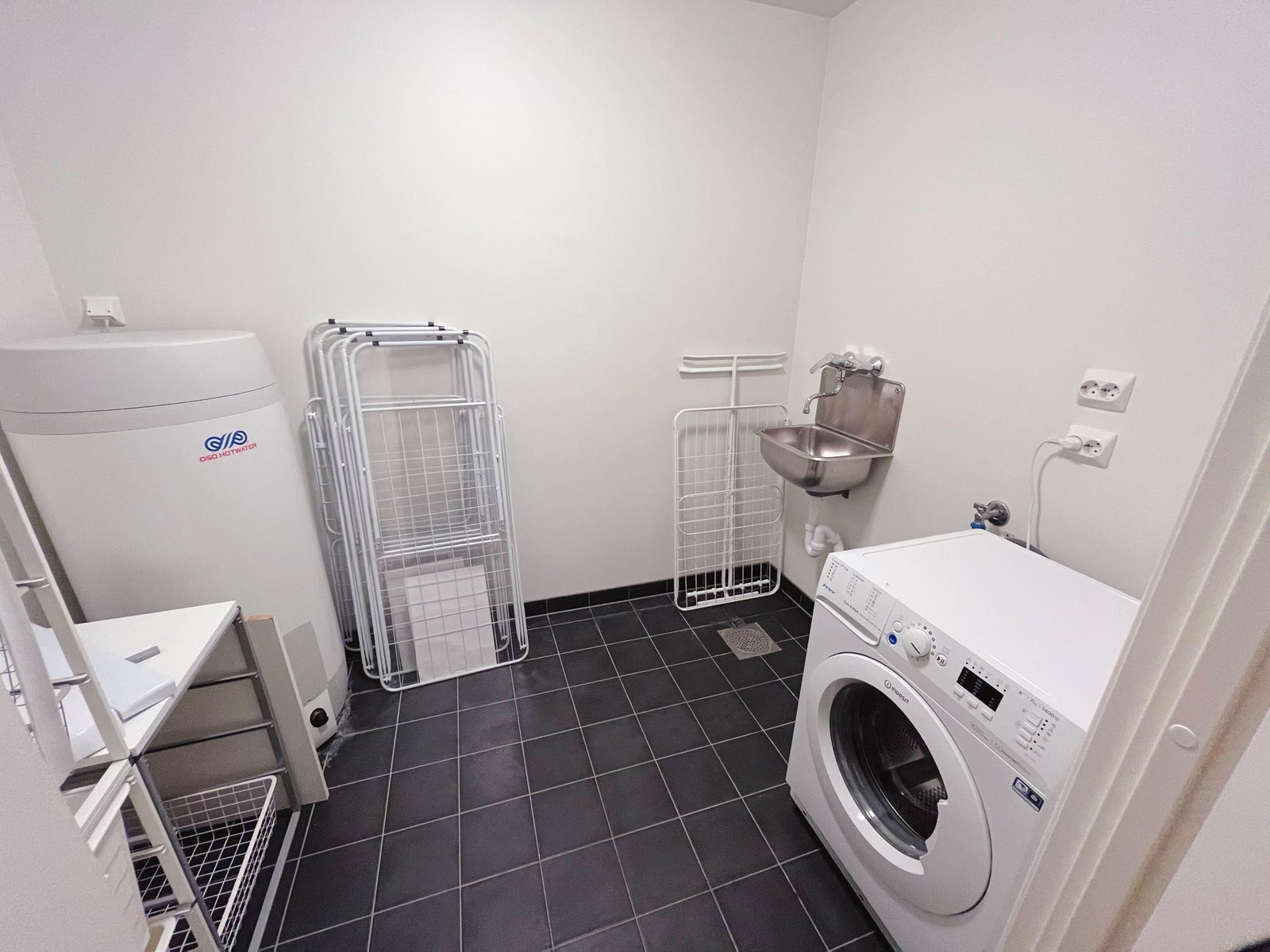 Vaskerom / Washing room Galleribilde