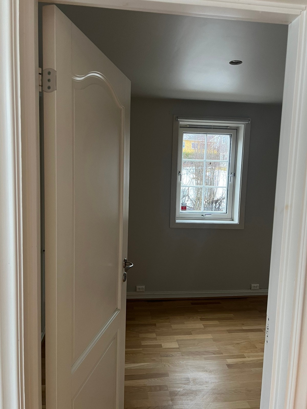 Soverom 1 m/inngang fra kjøkkenet Galleribilde