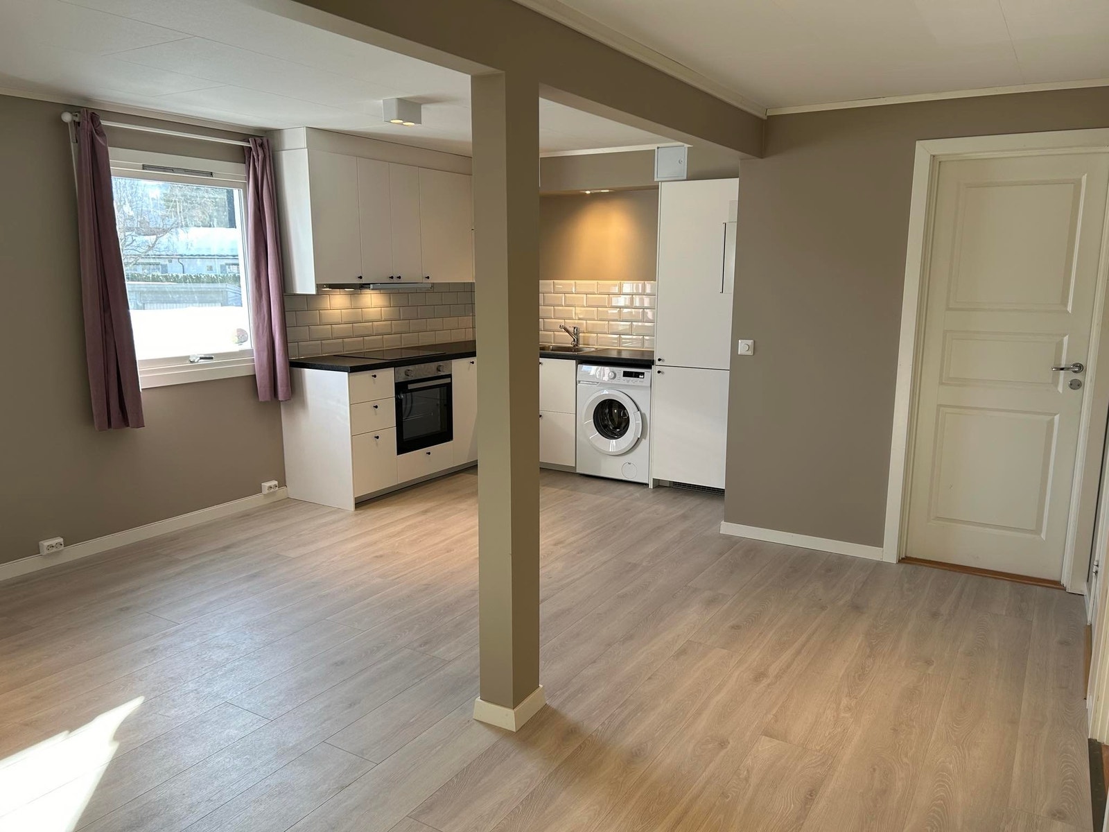 Stue/kjøkken Galleribilde