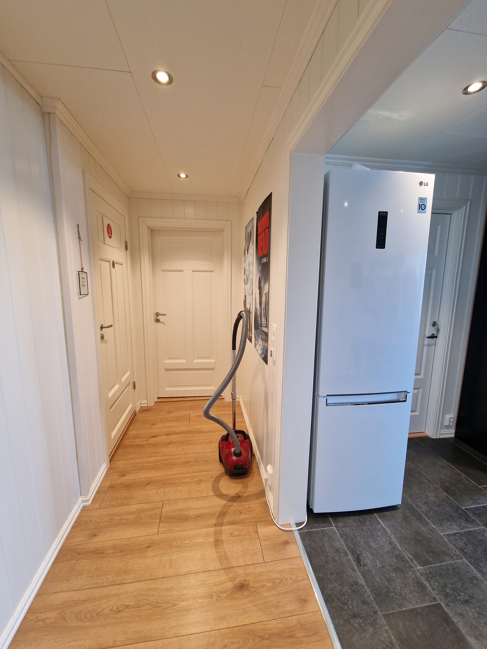 Felles gang ink kjøleskap for hybelboere Galleribilde