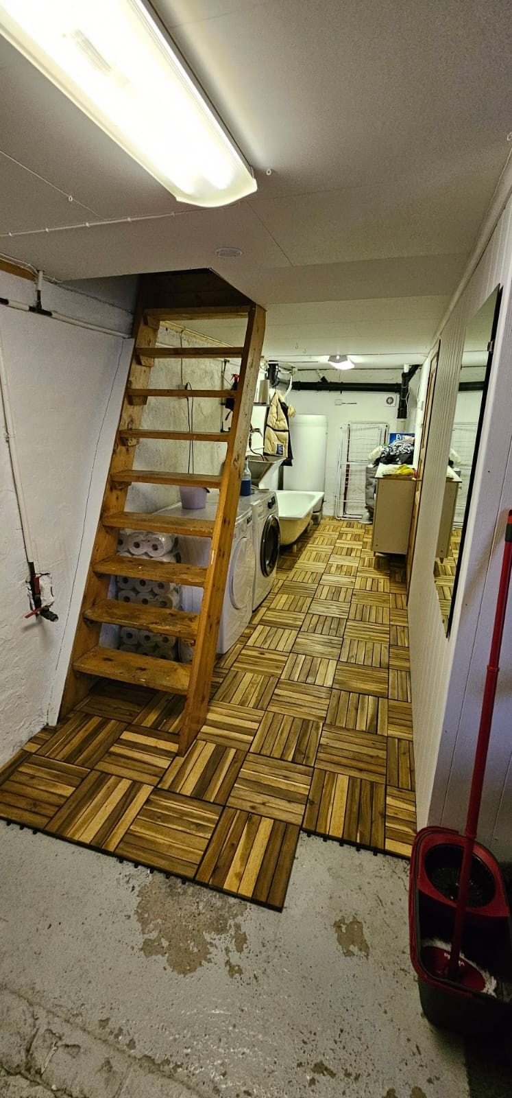 Vaskerom Galleribilde